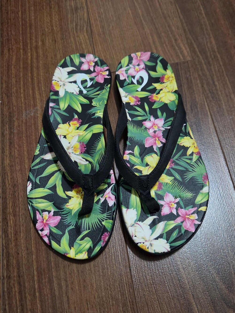 Olukai T Black Flip Flop Sandals  Size 6